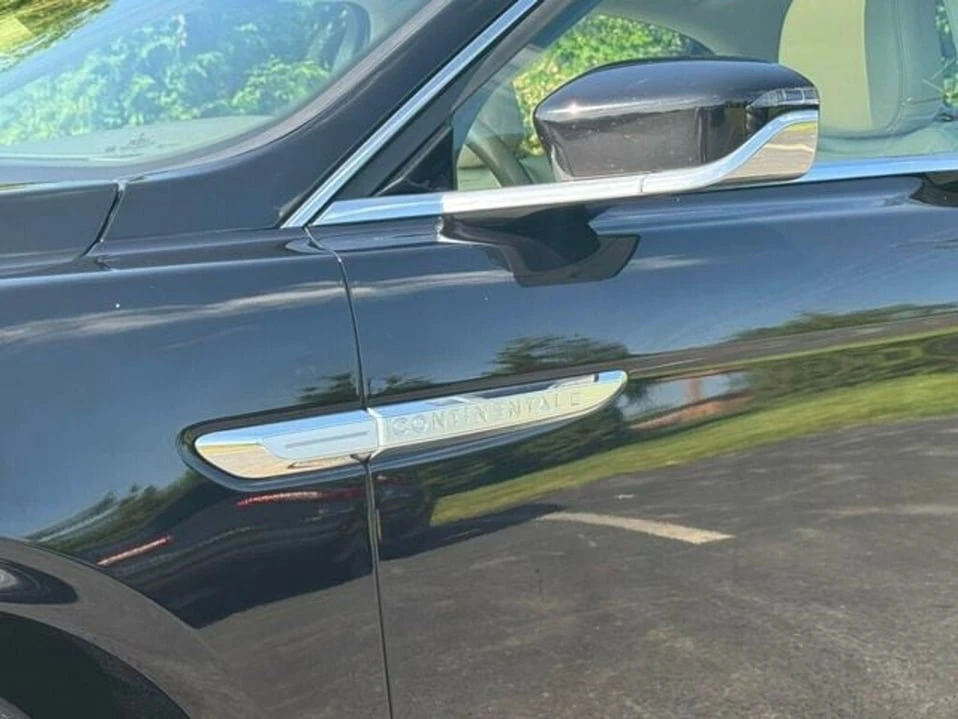 2019 Lincoln Continental 10th Gen - Image 2 of 20