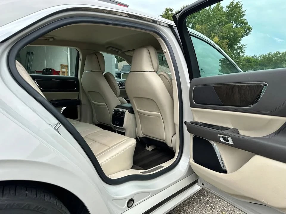 2019 Lincoln Continental 10th Gen - Image 15 of 20