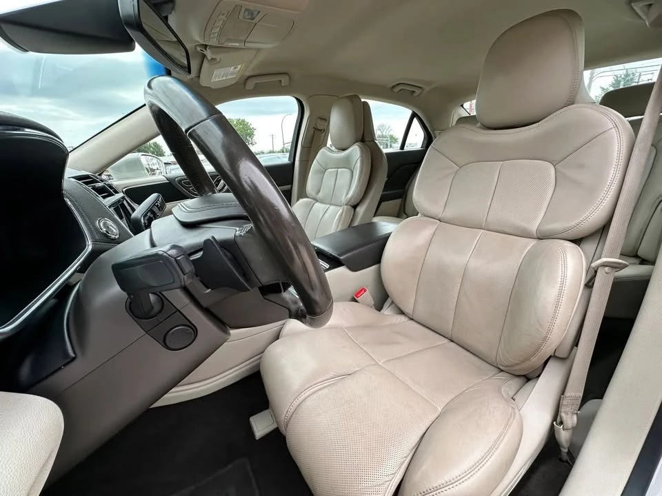 2019 Lincoln Continental 10th Gen - Image 10 of 20