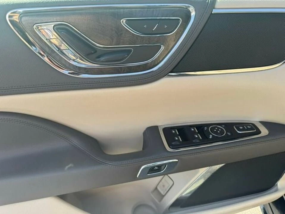 2019 Lincoln Continental 10th Gen - Image 13 of 20