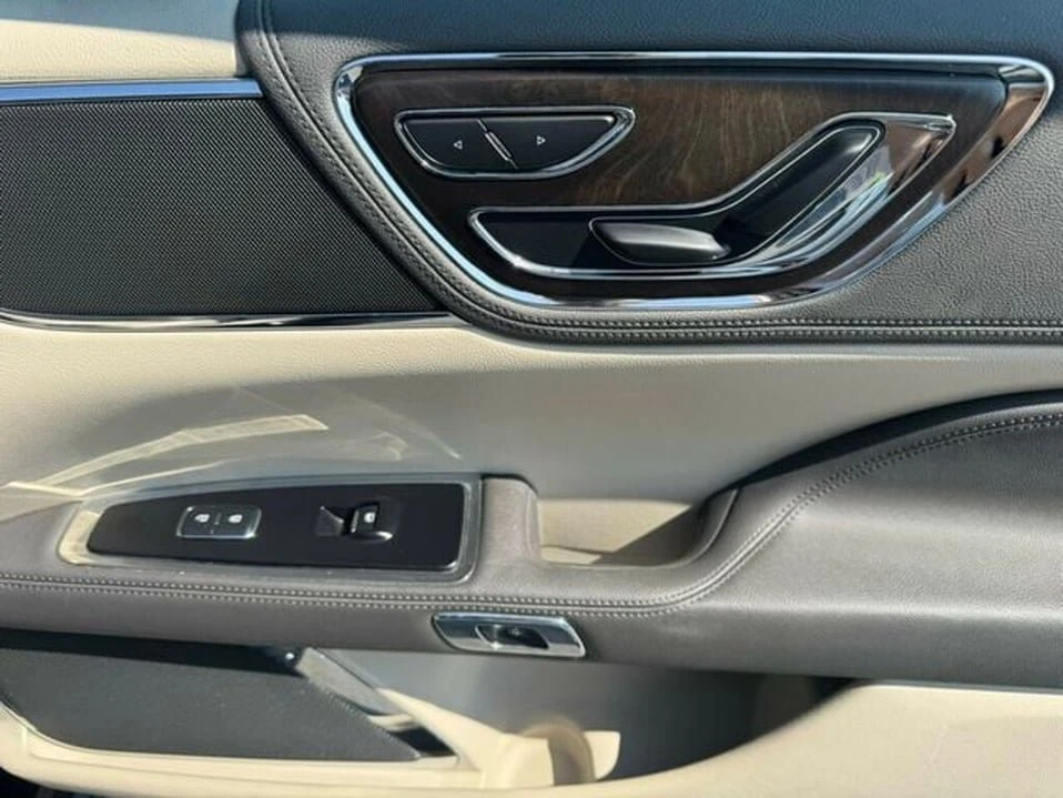 2019 Lincoln Continental 10th Gen - Image 18 of 20