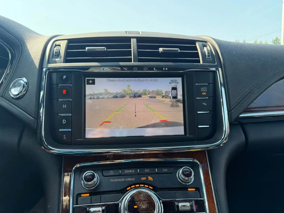 2019 Lincoln Continental 10th Gen - Image 9 of 11