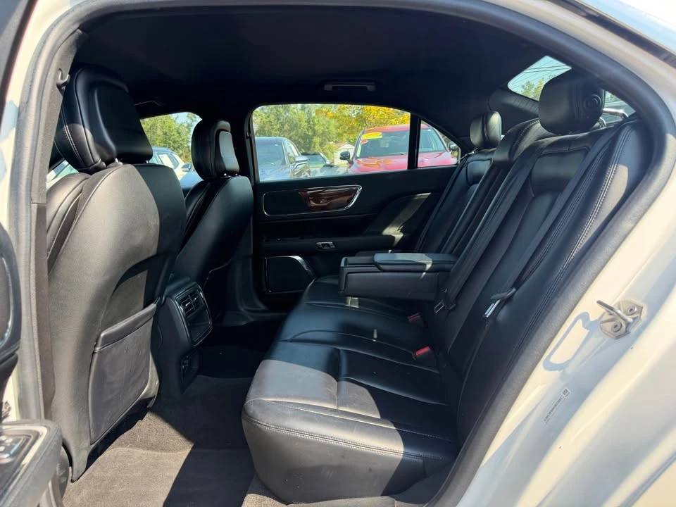 2019 Lincoln Continental 10th Gen - Image 7 of 11