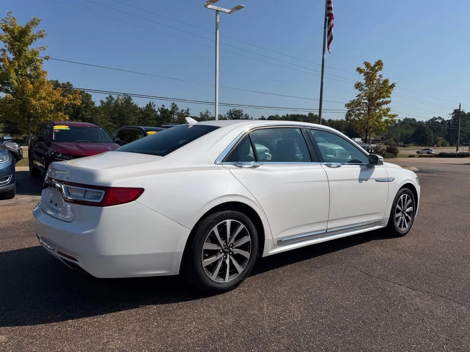 2019 Lincoln Continental 10th Gen - Image 4 of 11