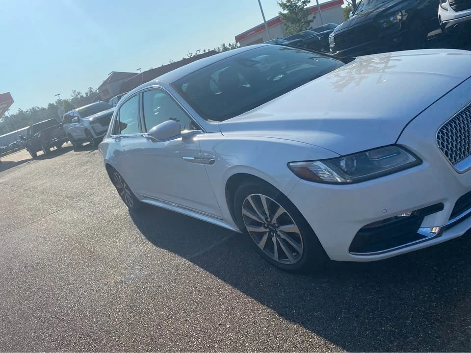 2019 Lincoln Continental 10th Gen - Image 4 of 9