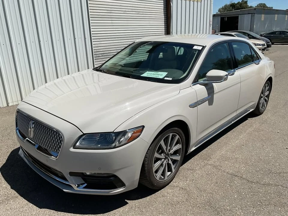 2019 Lincoln Continental 10th Gen - Image 2 of 15