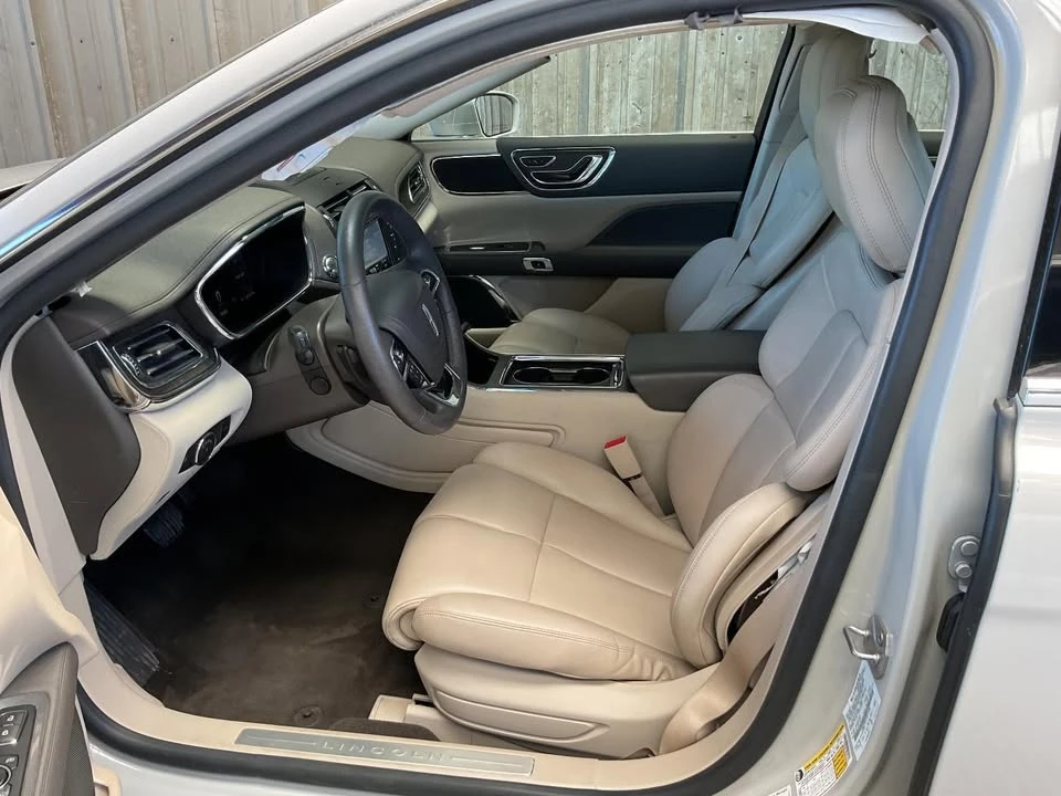 2019 Lincoln Continental 10th Gen - Image 10 of 15