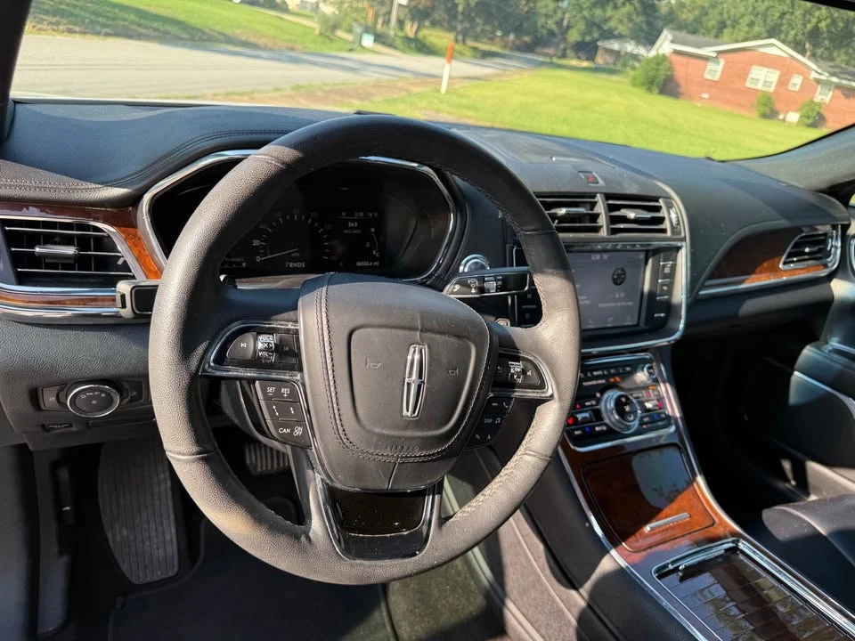 2019 Lincoln Continental 10th Gen - Image 9 of 10