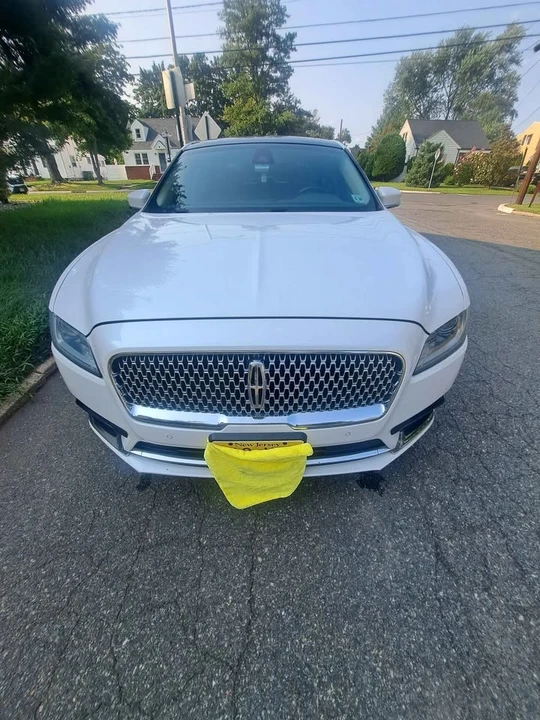 2019 Lincoln Continental 10th Gen - Image 2 of 10