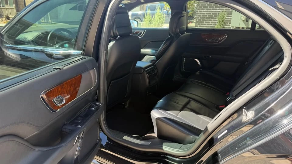 2019 Lincoln Continental 10th Gen - Image 10 of 19