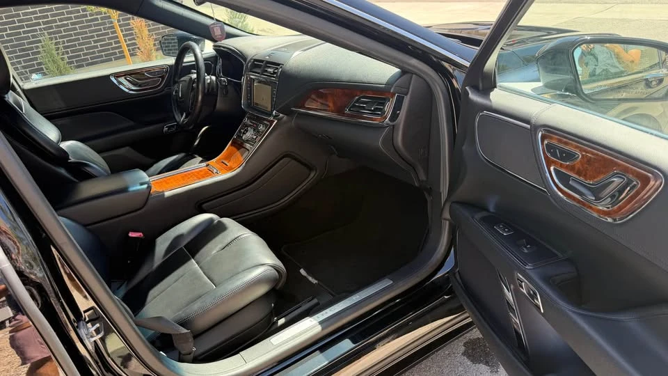 2019 Lincoln Continental 10th Gen - Image 18 of 19