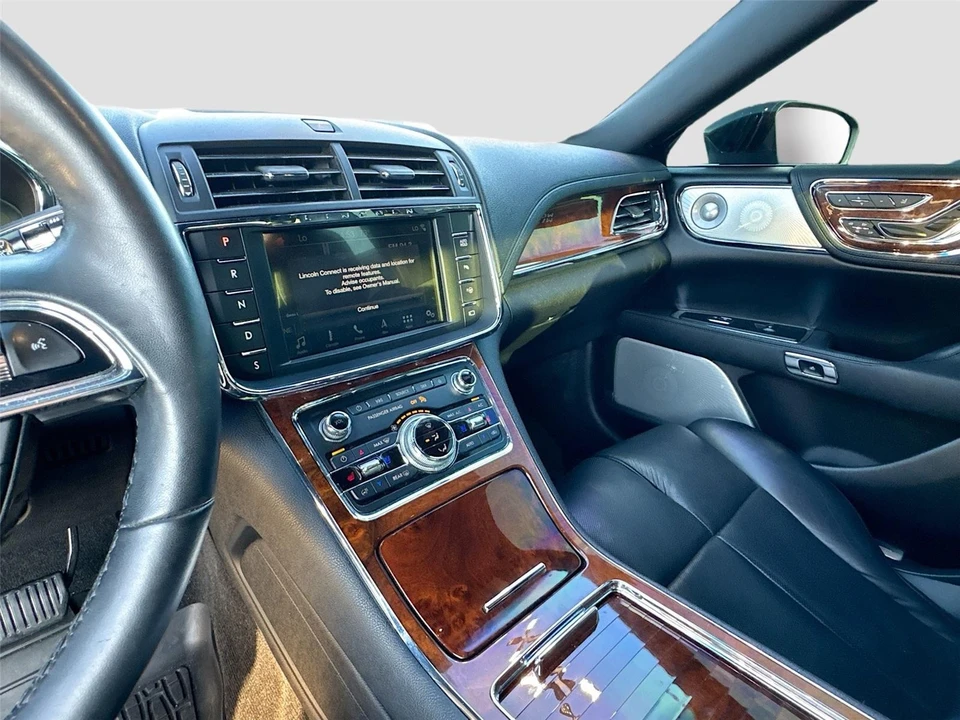 2019 Lincoln Continental 10th Gen - Image 8 of 14