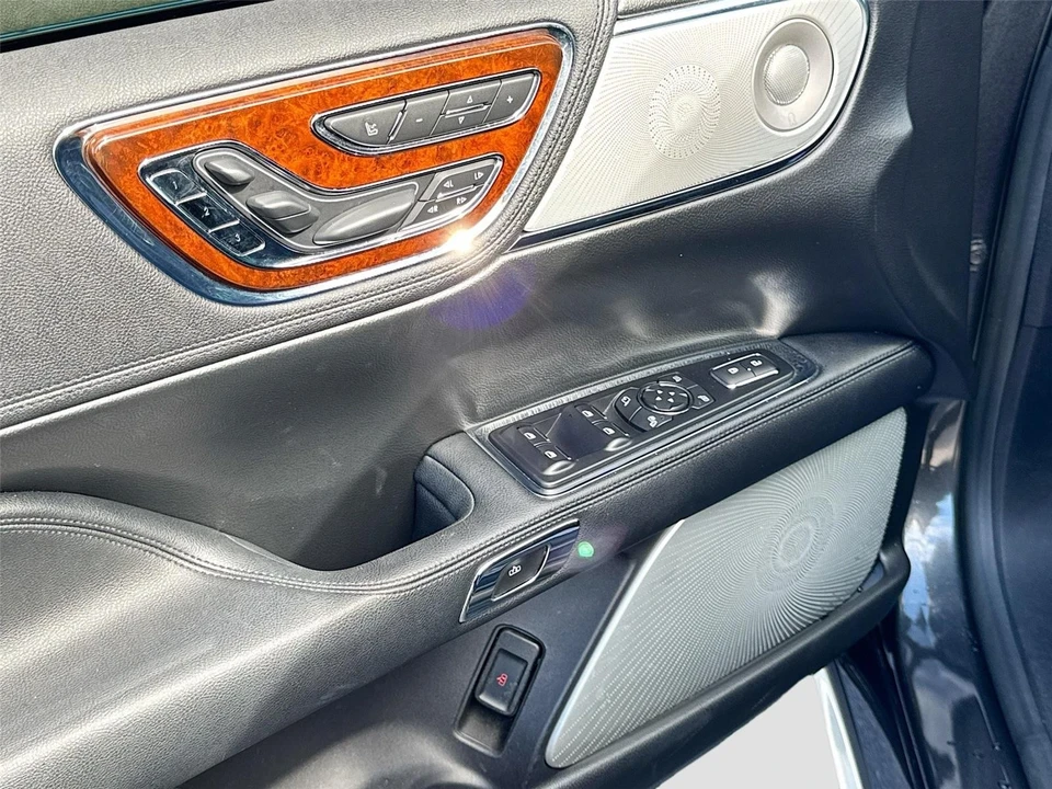 2019 Lincoln Continental 10th Gen - Image 16 of 21