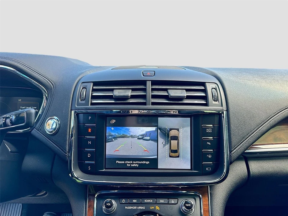 2019 Lincoln Continental 10th Gen - Image 13 of 21