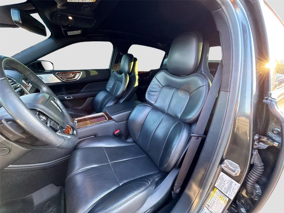 2019 Lincoln Continental 10th Gen - Image 9 of 14
