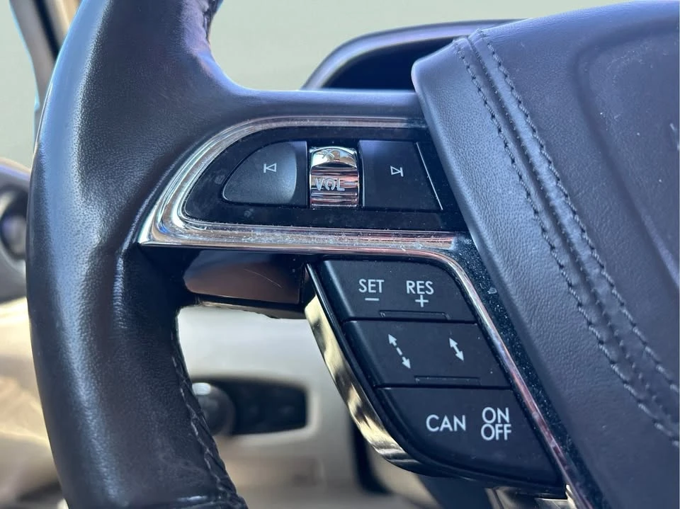 2019 Lincoln Continental 10th Gen - Image 13 of 20
