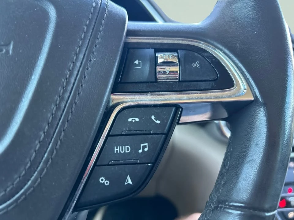 2019 Lincoln Continental 10th Gen - Image 15 of 16