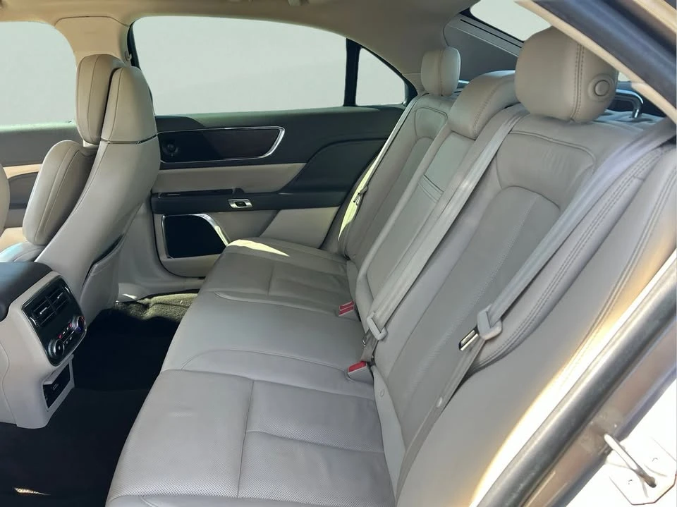 2019 Lincoln Continental 10th Gen - Image 10 of 16