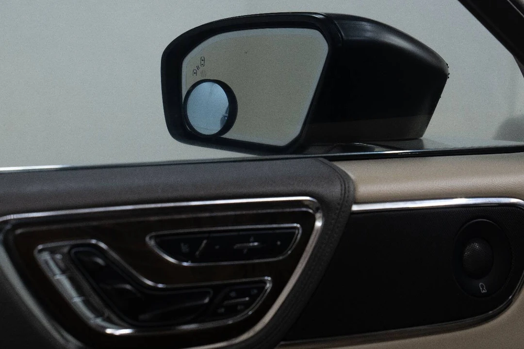 2019 Lincoln Continental 10th Gen - Image 11 of 12