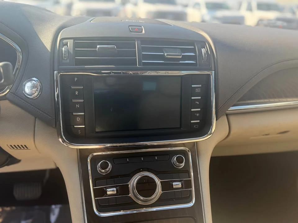 2019 Lincoln Continental 10th Gen - Image 9 of 10