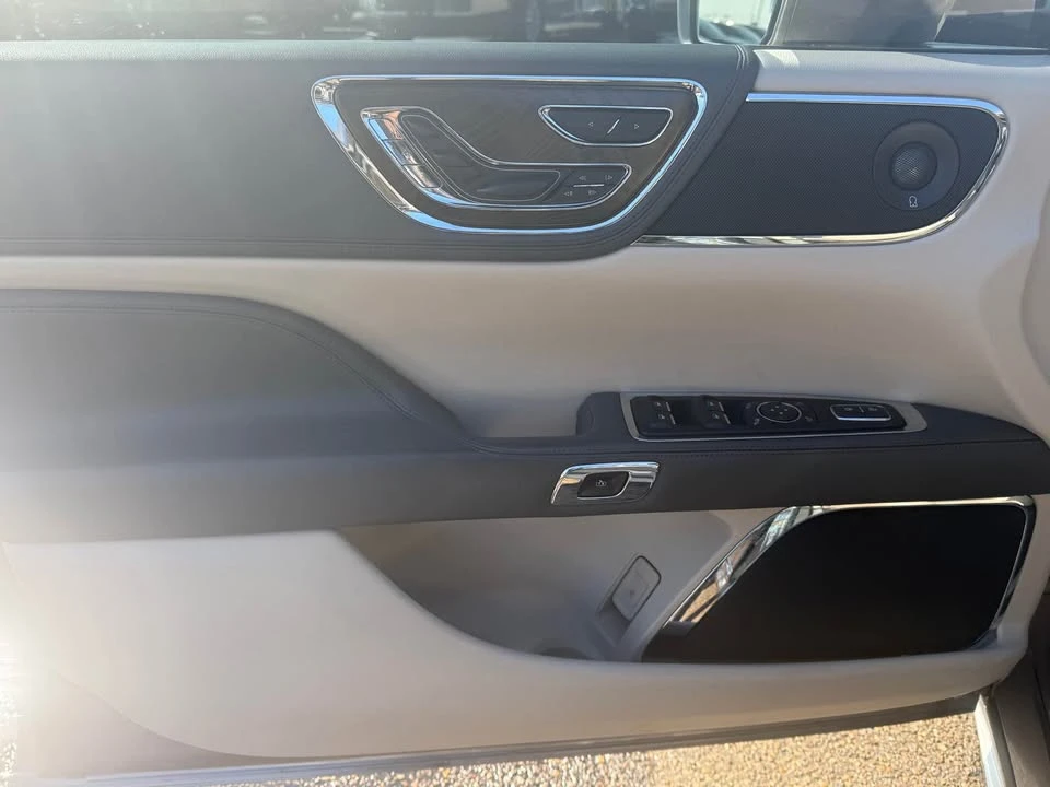 2019 Lincoln Continental 10th Gen - Image 7 of 10