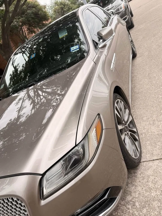 2019 Lincoln Continental 10th Gen - Image 2 of 9