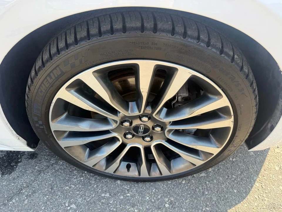 2019 Lincoln Continental 10th Gen - Image 8 of 12