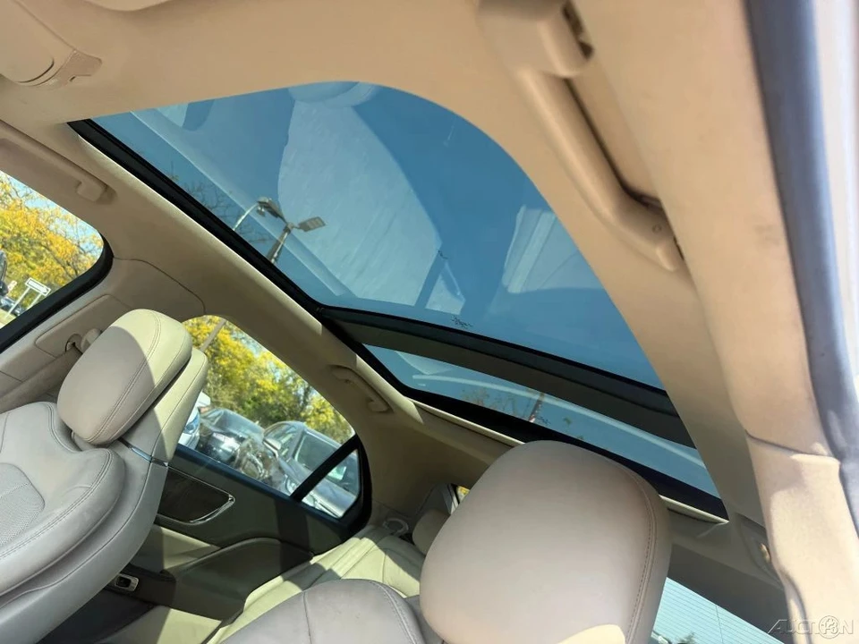2019 Lincoln Continental 10th Gen - Image 14 of 21