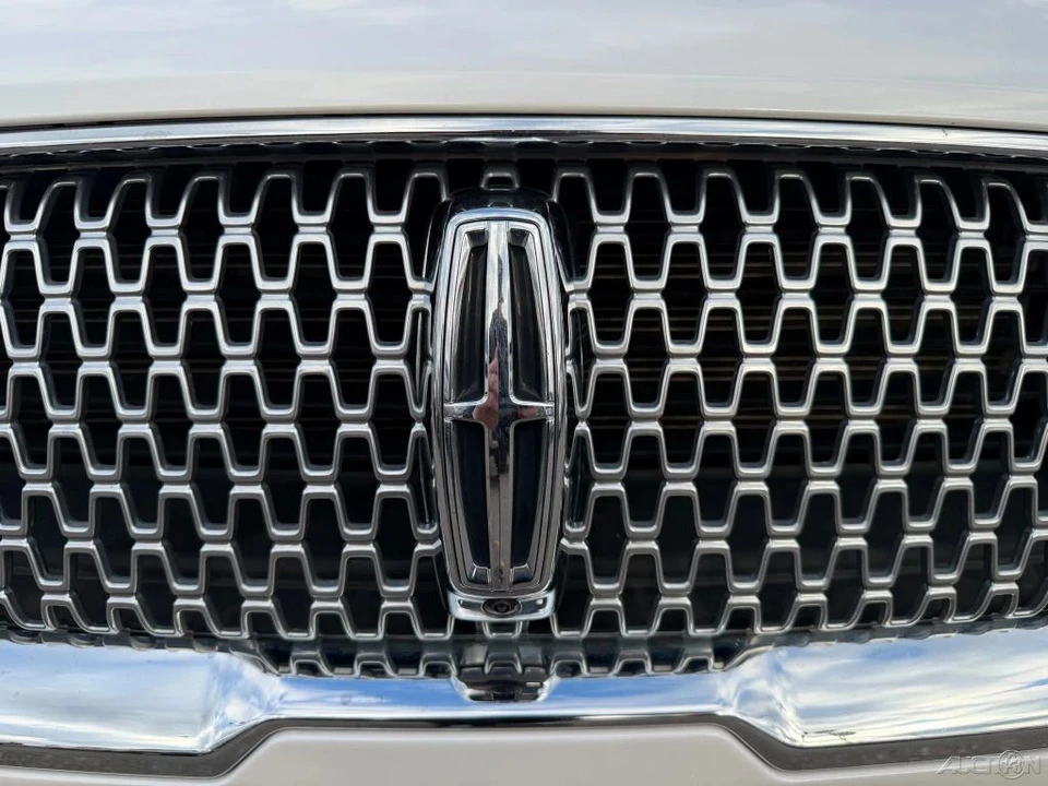 2019 Lincoln Continental 10th Gen - Image 9 of 12