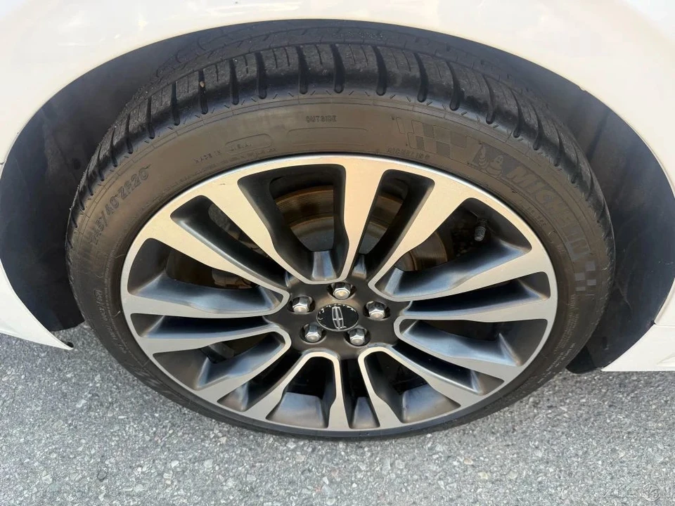 2019 Lincoln Continental 10th Gen - Image 7 of 12