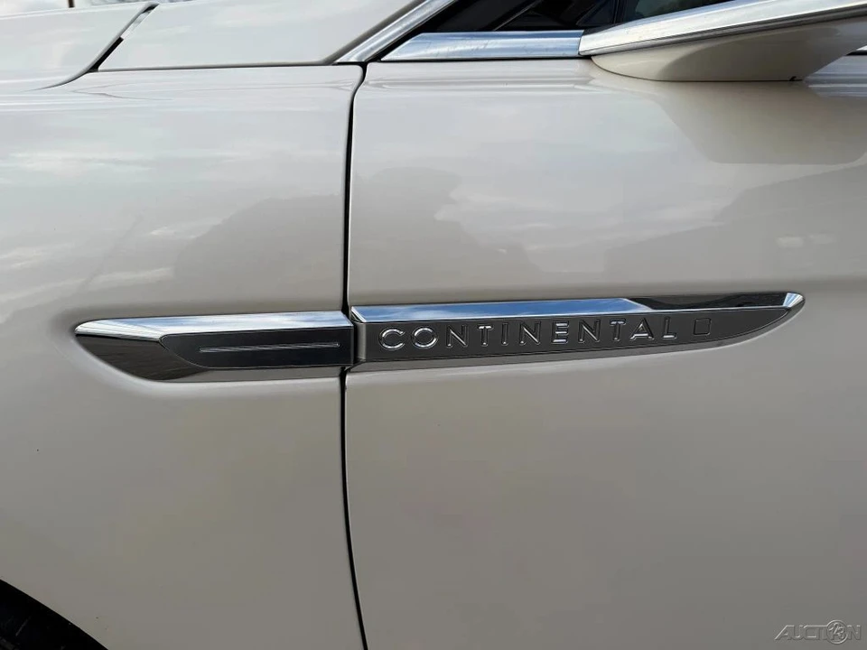 2019 Lincoln Continental 10th Gen - Image 11 of 12