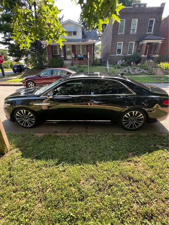 2019 Lincoln Continental 10th Gen - Image 2 of 13