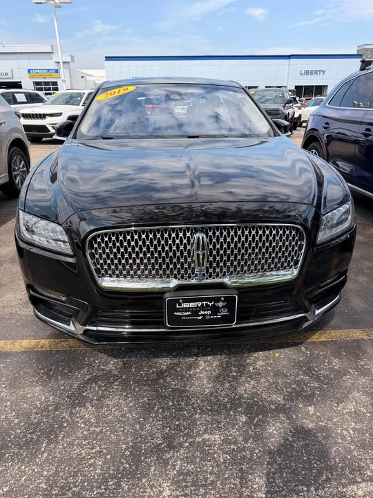 2019 Lincoln Continental 10th Gen - Image 2 of 9