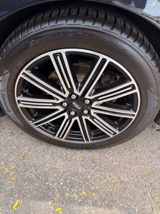 2019 Lincoln Continental 10th Gen - Image 7 of 9