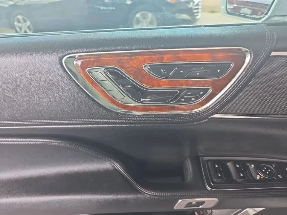2019 Lincoln Continental 10th Gen - Image 8 of 12