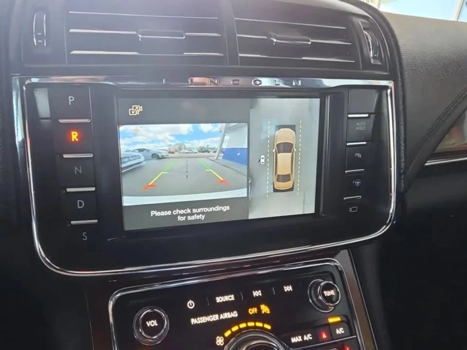 2019 Lincoln Continental 10th Gen - Image 11 of 12