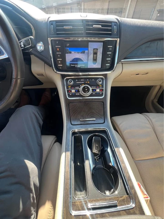 2019 Lincoln Continental 10th Gen - Image 9 of 9