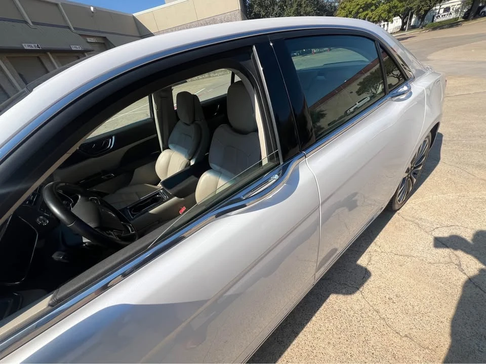 2019 Lincoln Continental 10th Gen - Image 4 of 9
