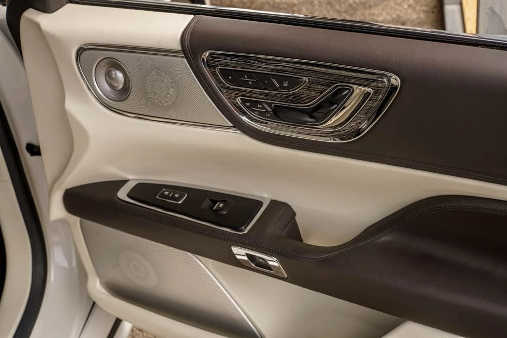 2019 Lincoln Continental 10th Gen - Image 19 of 21