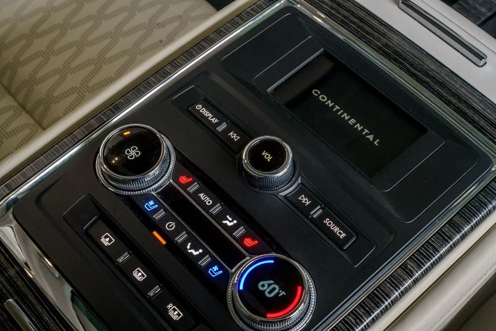 2019 Lincoln Continental 10th Gen - Image 20 of 21