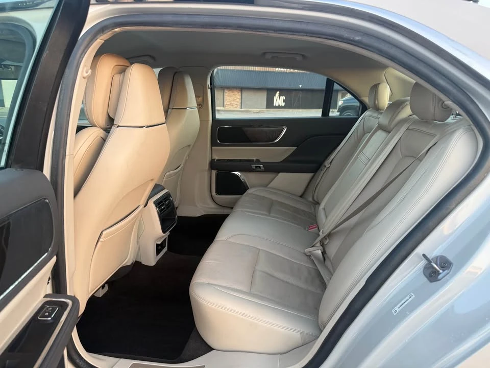 2019 Lincoln Continental 10th Gen - Image 11 of 19