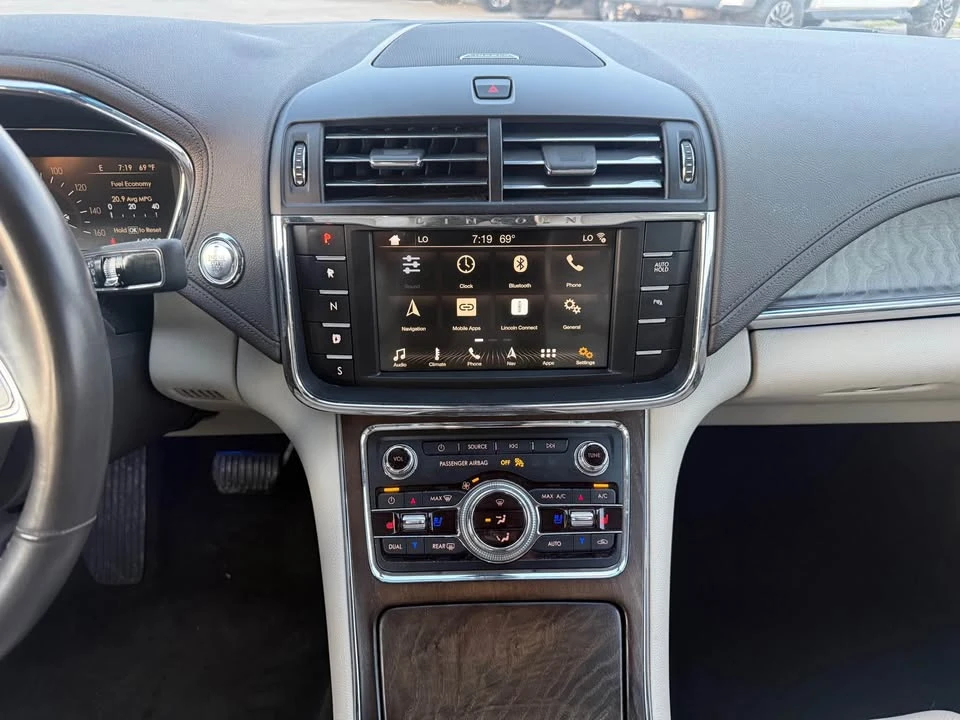2019 Lincoln Continental 10th Gen - Image 15 of 19