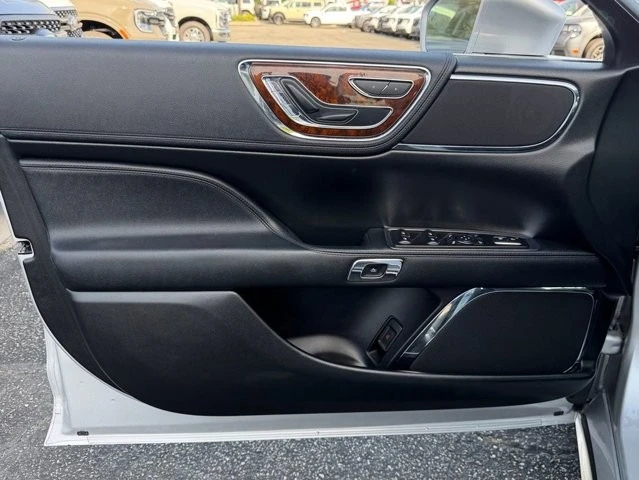 2019 Lincoln Continental 10th Gen - Image 14 of 31
