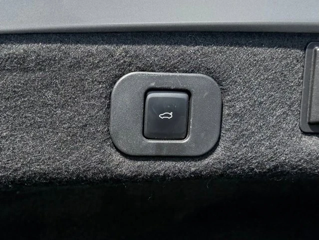 2019 Lincoln Continental 10th Gen - Image 11 of 31