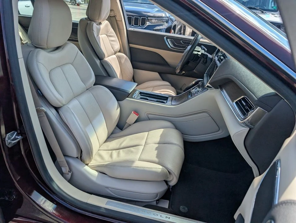 2019 Lincoln Continental 10th Gen - Image 18 of 21