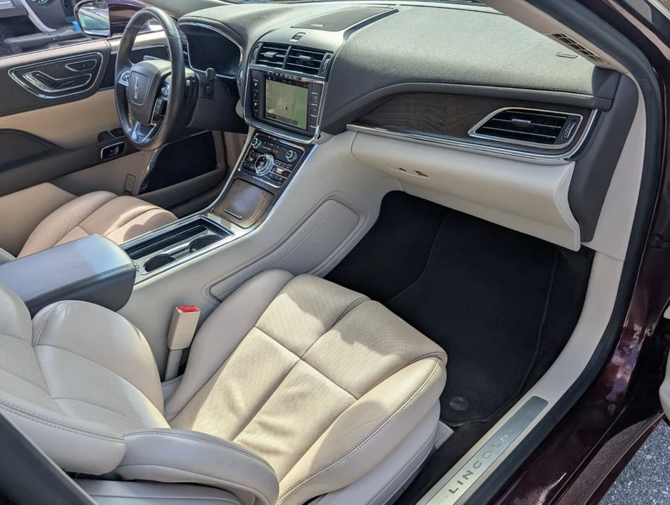 2019 Lincoln Continental 10th Gen - Image 17 of 21