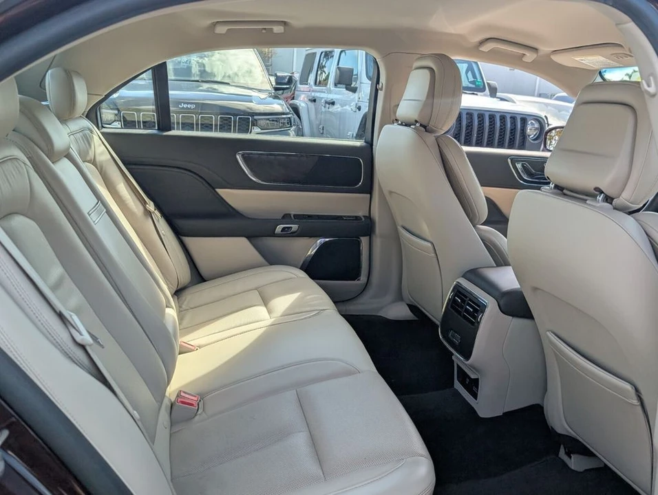 2019 Lincoln Continental 10th Gen - Image 16 of 21