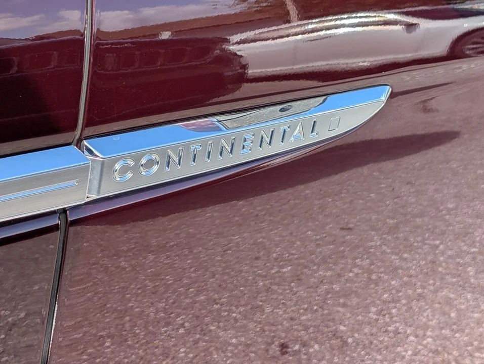 2019 Lincoln Continental 10th Gen - Image 10 of 21
