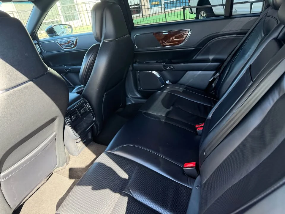 2019 Lincoln Continental 10th Gen - Image 10 of 11