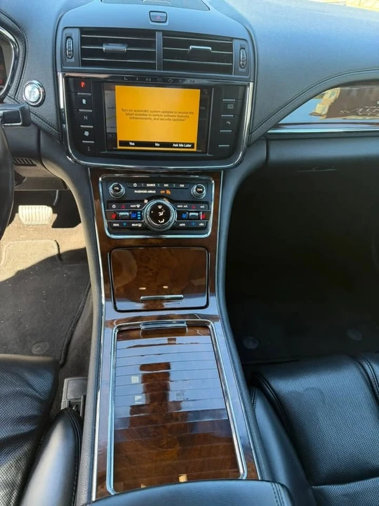 2019 Lincoln Continental 10th Gen - Image 7 of 11